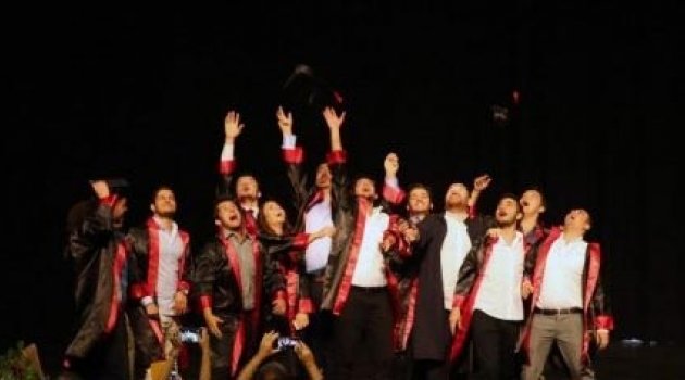 ÇÜ’de mezuniyet coşkusu