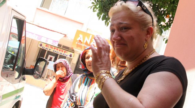 Hiç tanımadıkları cenaze için gözyaşı döktüler