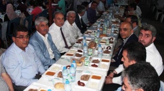 Vali Büyük, orucunu iftar Ççadırında vatandaşlarla açtı