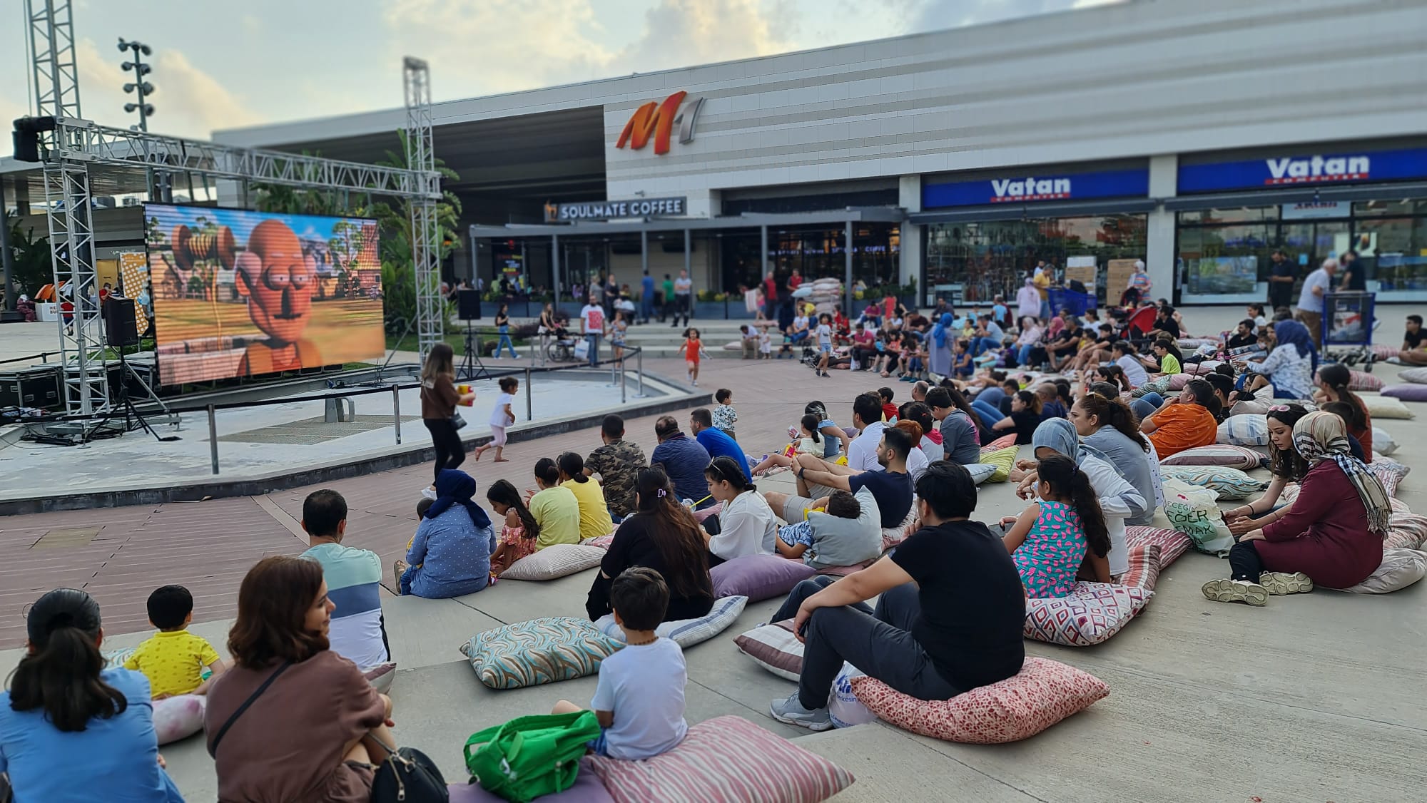 M1 Adana Avm’de Yıldızlar Altında Açıkhava Sinema Keyfi