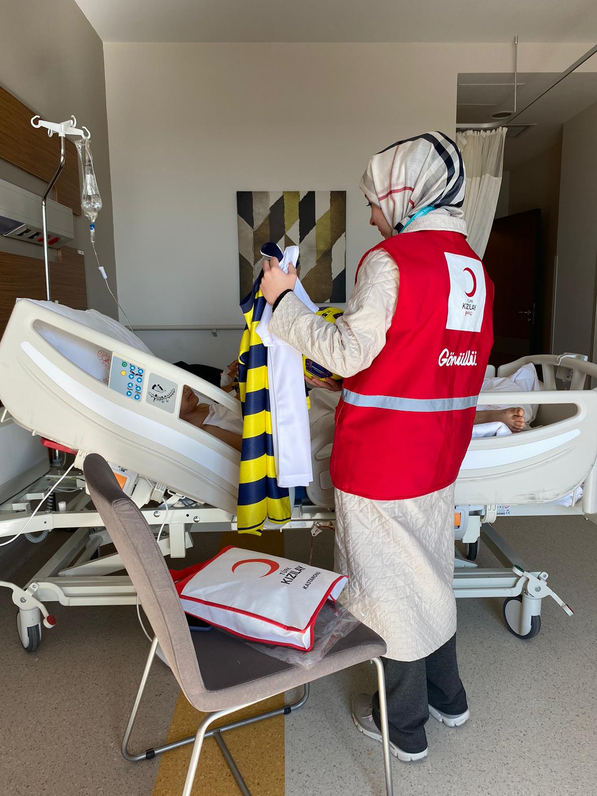 10 İlde Yardıma Koşan Kızılay, Afetzede Çocukların da Yarasını Sarıyor