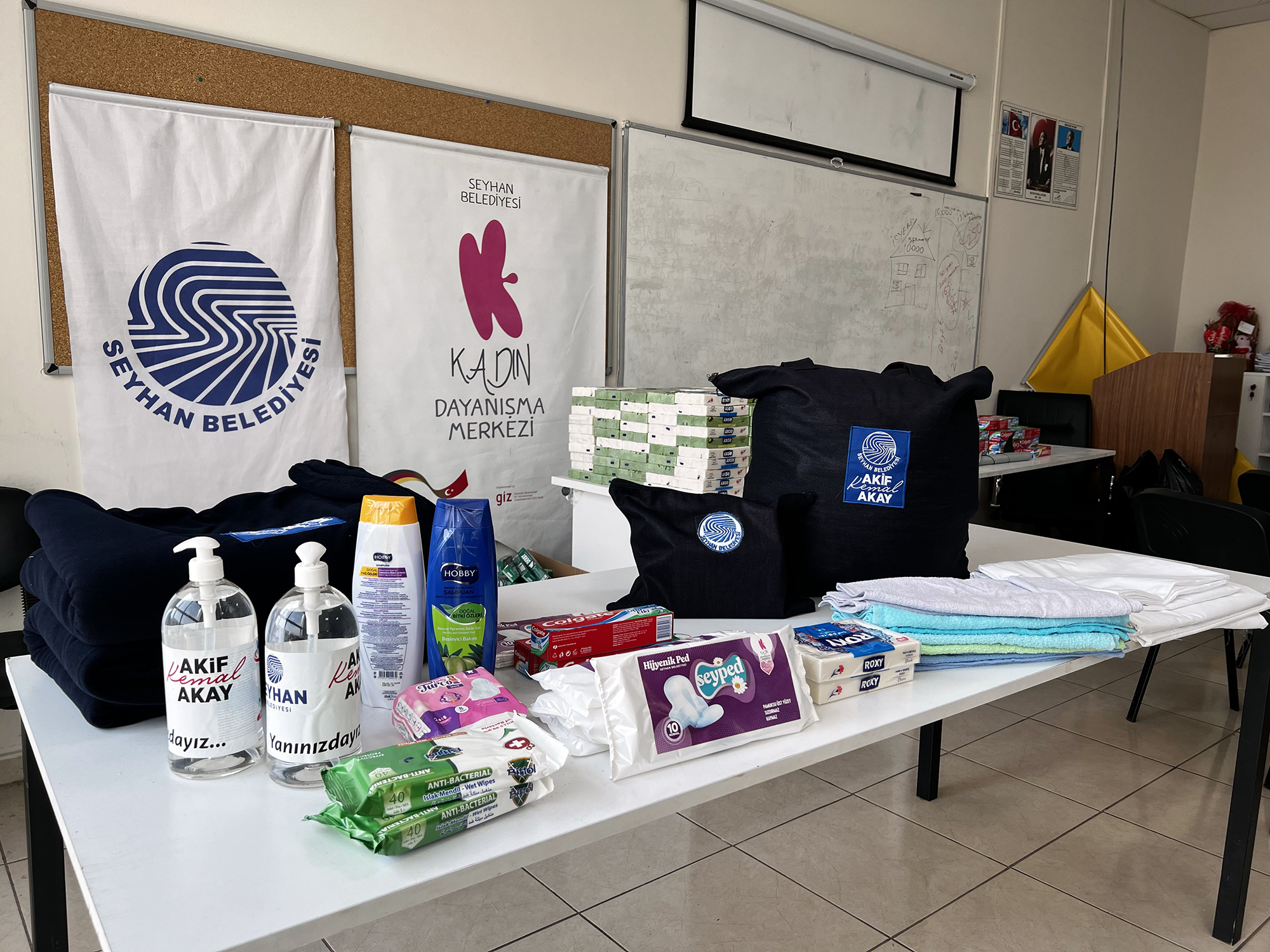 Seyhan Belediyesi'nden Depremzede Kadınlara Yönelik Hijyen Desteği