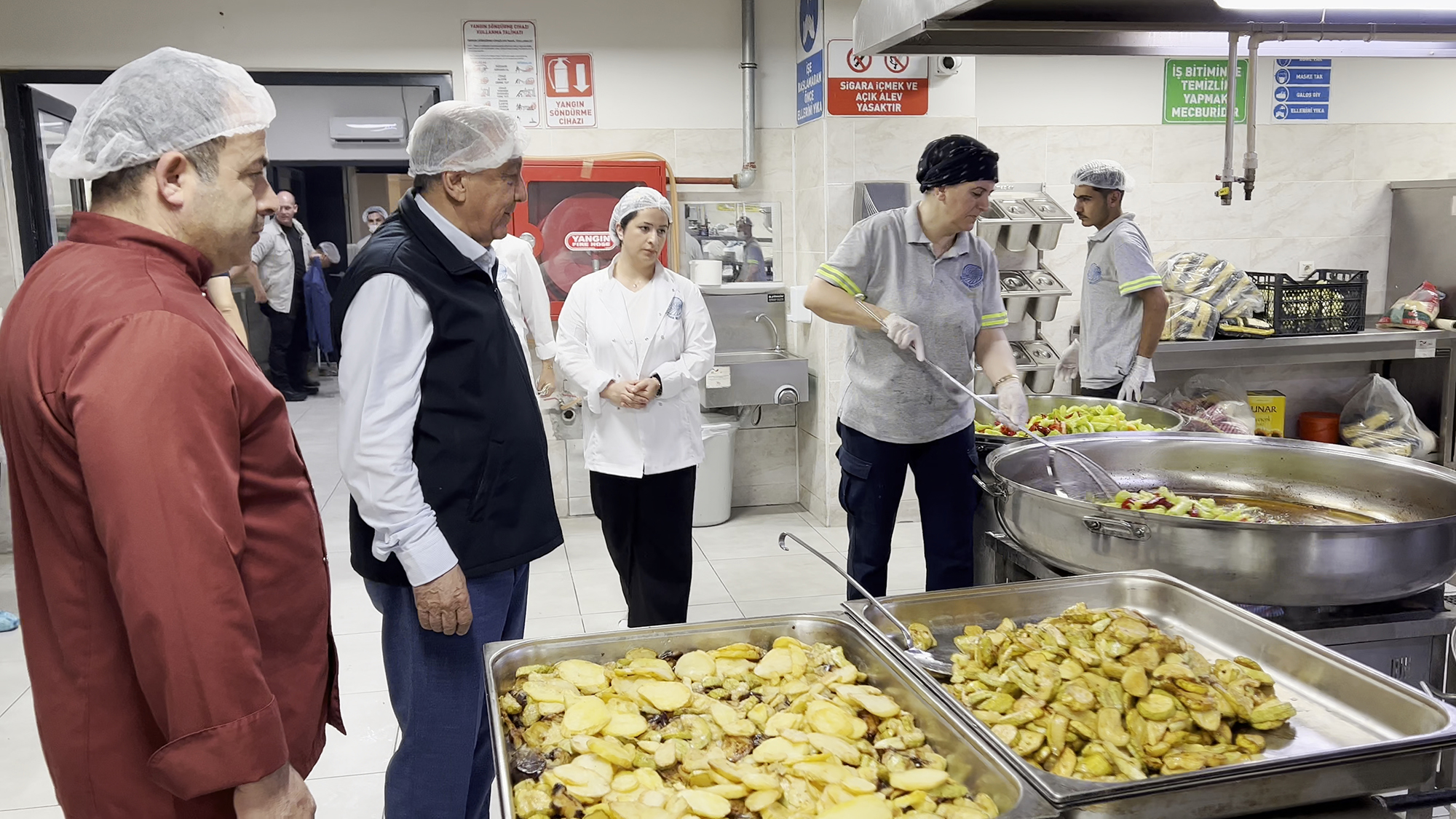 Seyhan Belediyesinden 7'den 70'e Yemek Hizmeti