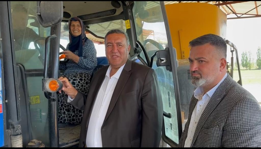 ''45 Yaşında Traktör Ehliyeti Aldı''