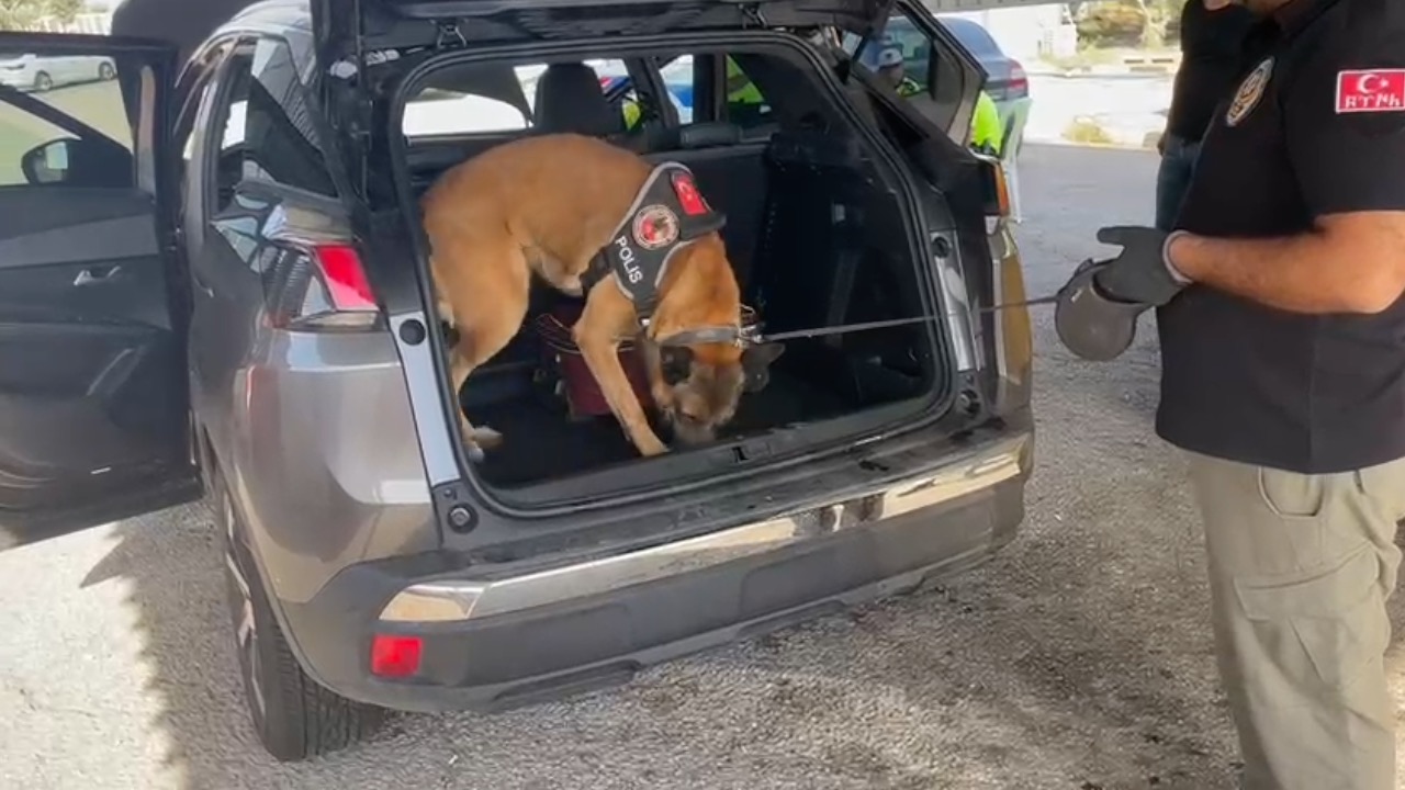 Gizli Bölmelerden 10 Kilo 50 Gram Uyuşturucu Çıktı