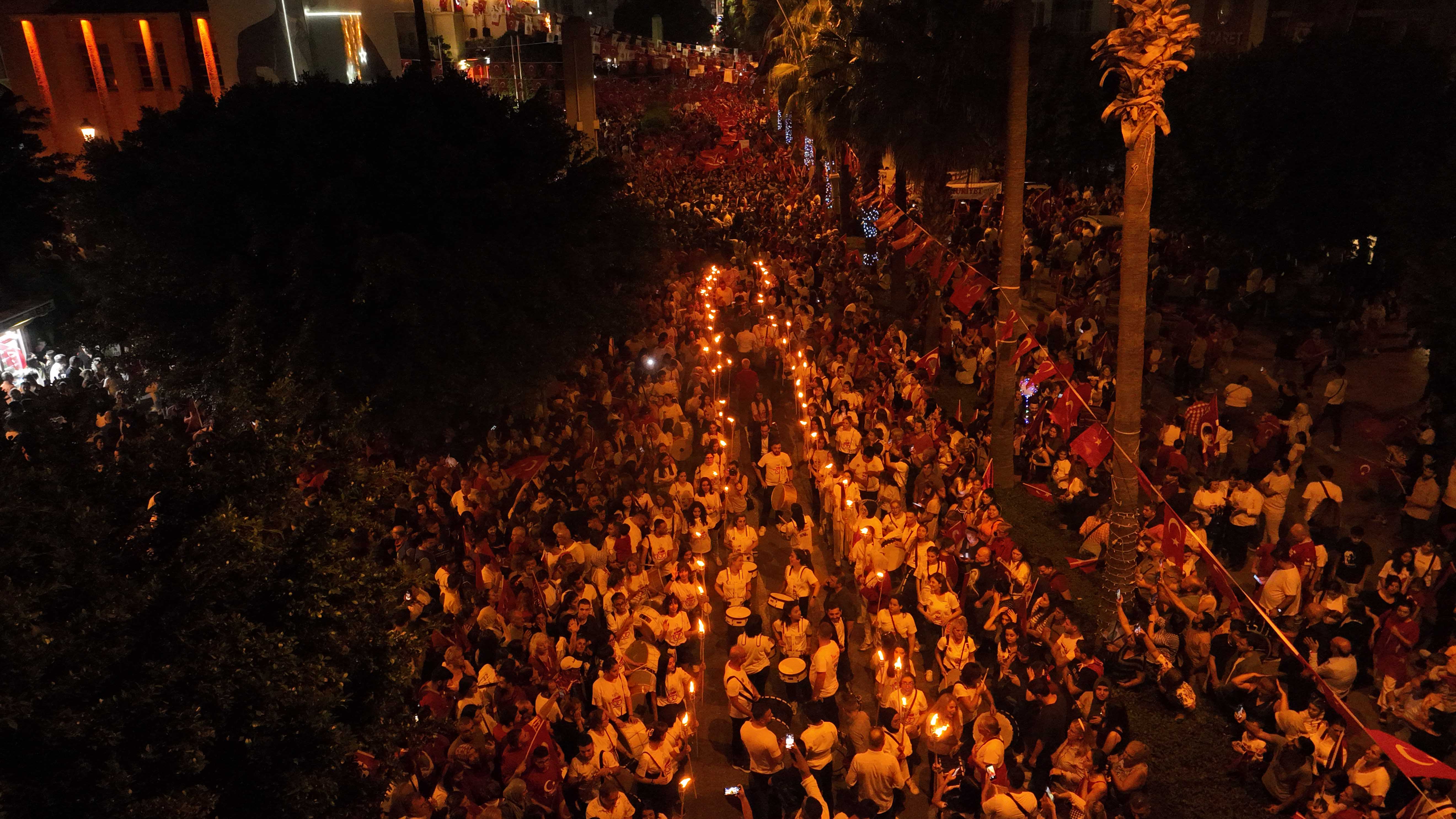 100 Yıldır Aşkla, Atatürk'ün İzinde Adana