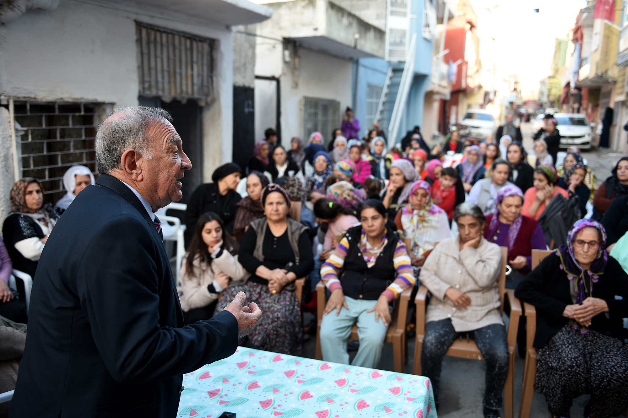 Başkan Akay, Mahalle Mahalle Geziyor