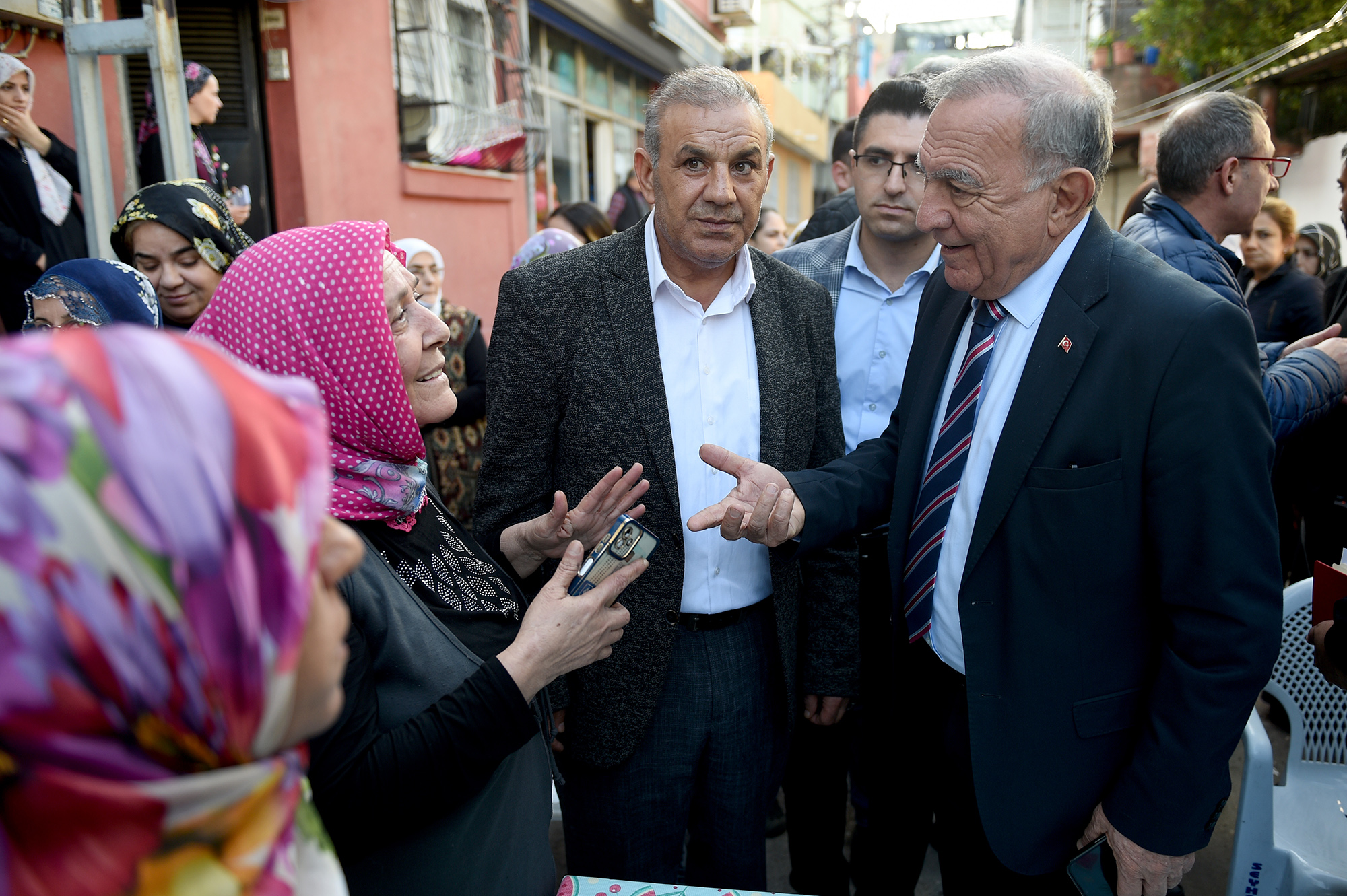 Başkan Akay, Mahalle Mahalle Geziyor