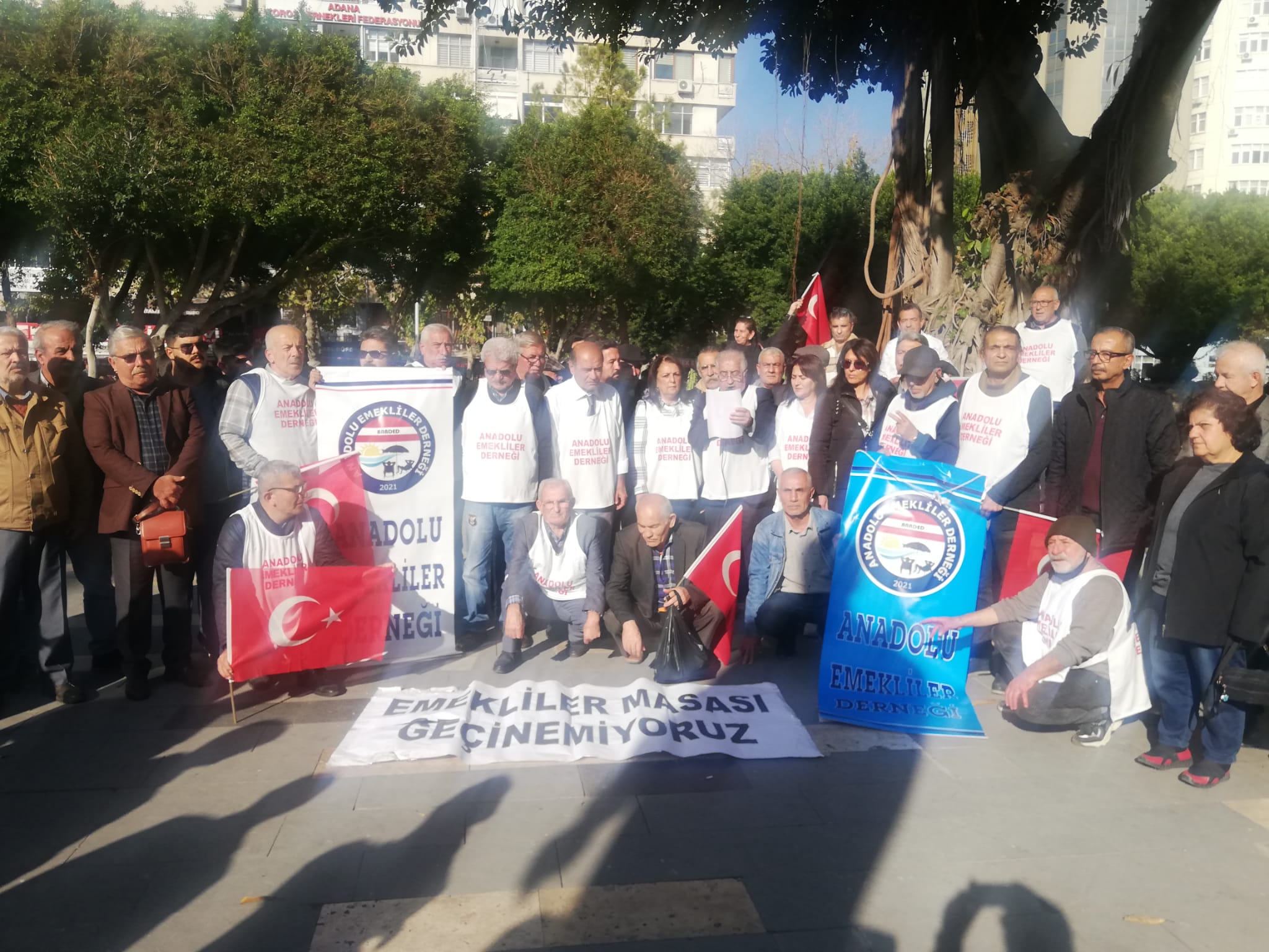 Emeklilerden ''Geçinemiyoruz, Bütçeden Hakkımızı İstiyoruz'' Tepkisi!