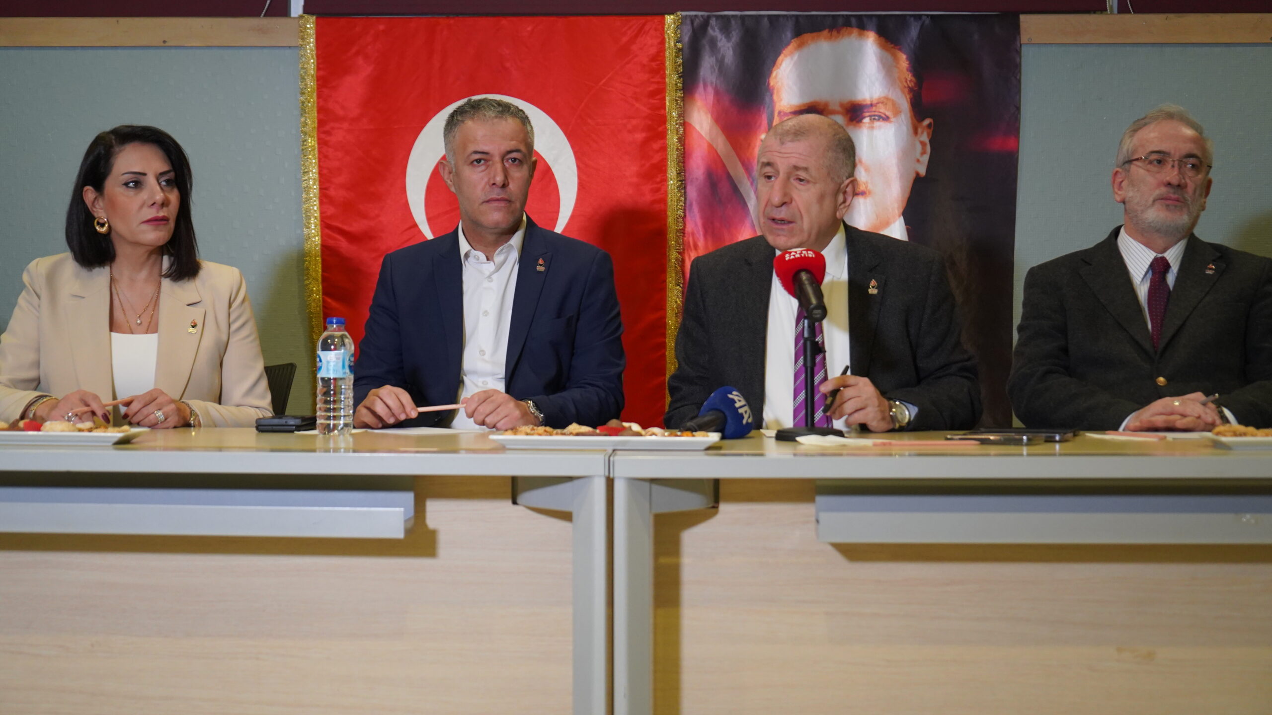 “Mehmetçiğin Kanı Üzerinden Ticaret Yapmayın”