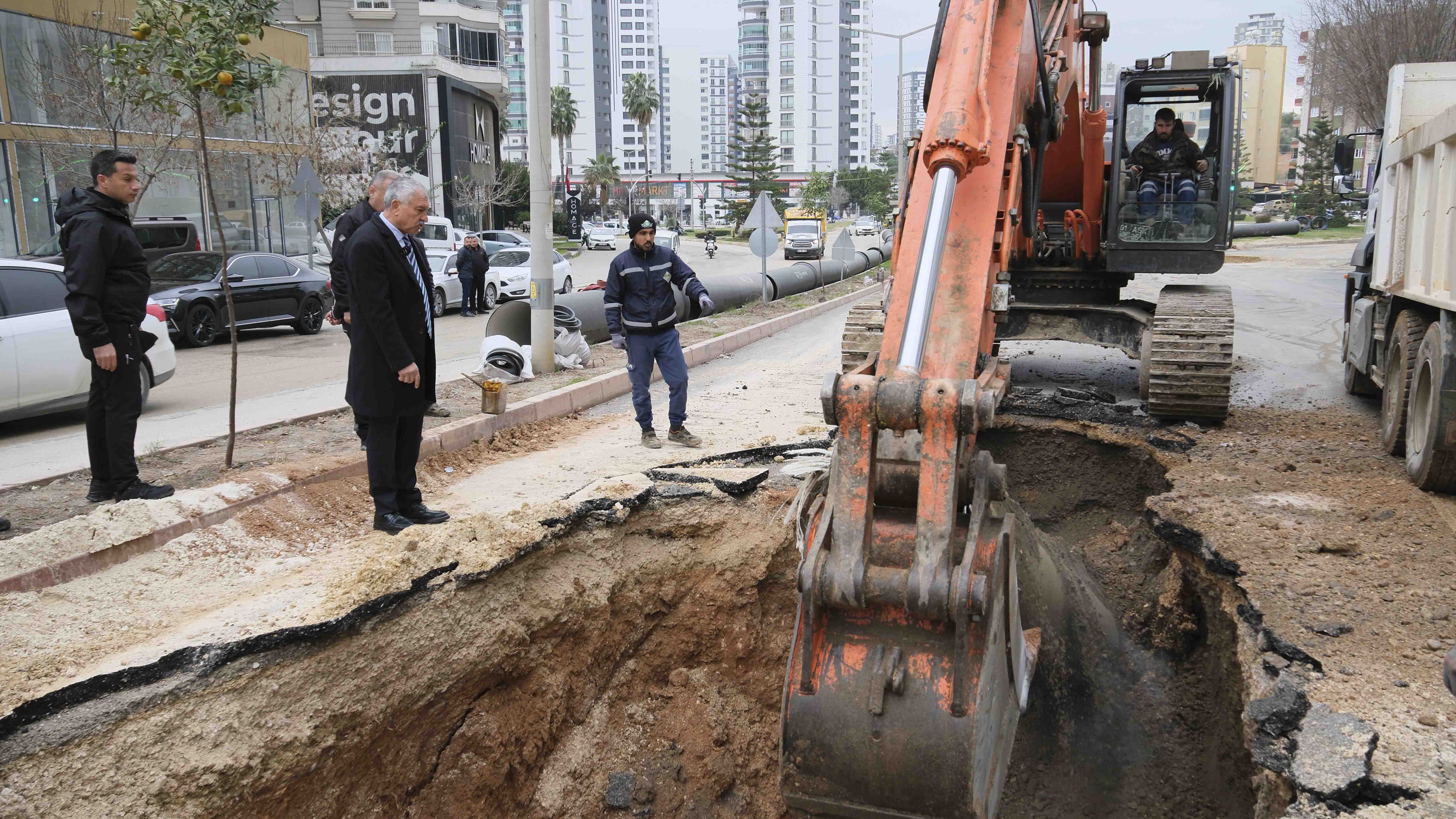 Hilmi Kürklü Bulvarı’nda 2 Km’lik Su Hattı Yenilendi