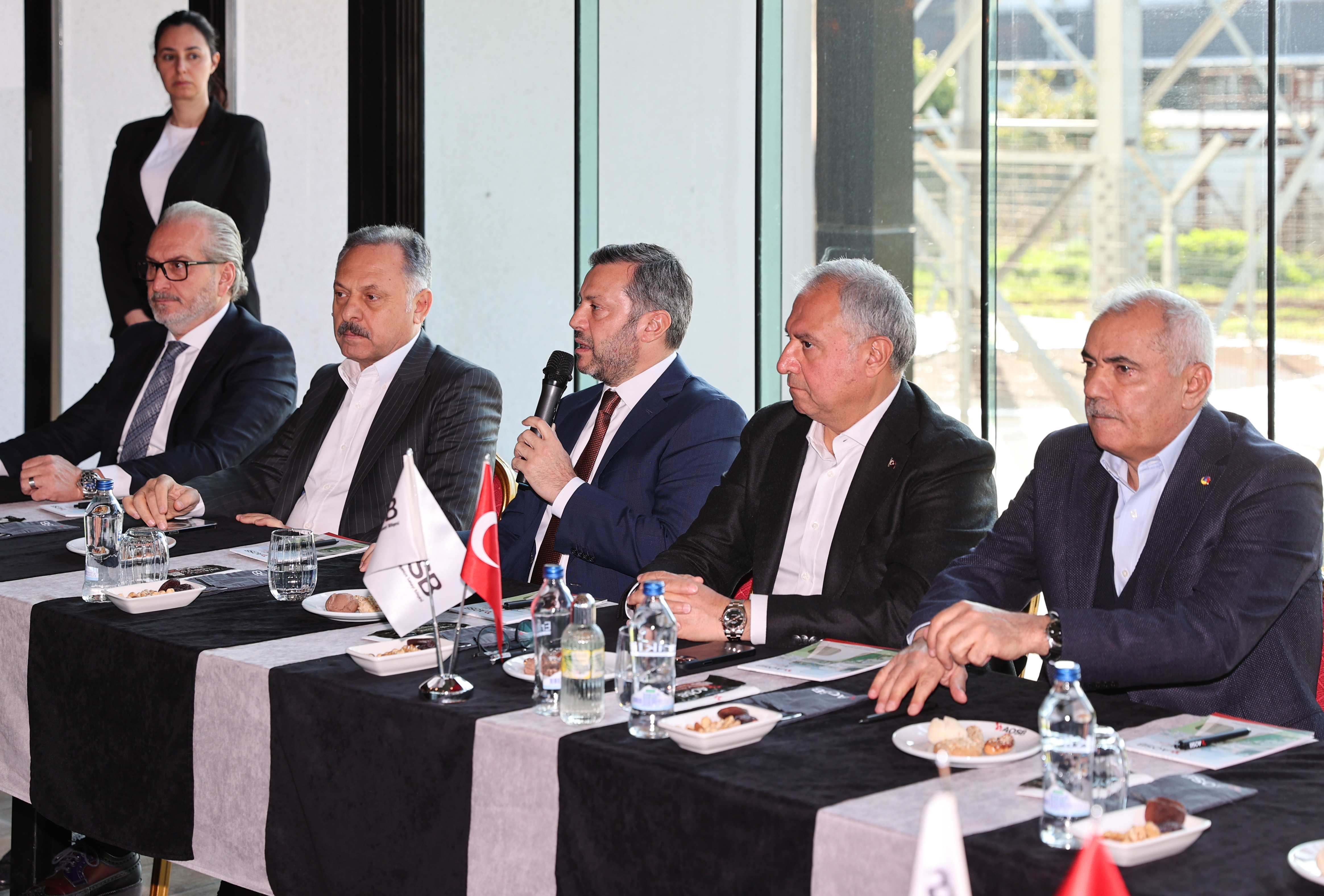 Başkan Kocaispir AOSB’de Sanayicilerle Bir Araya Geldi