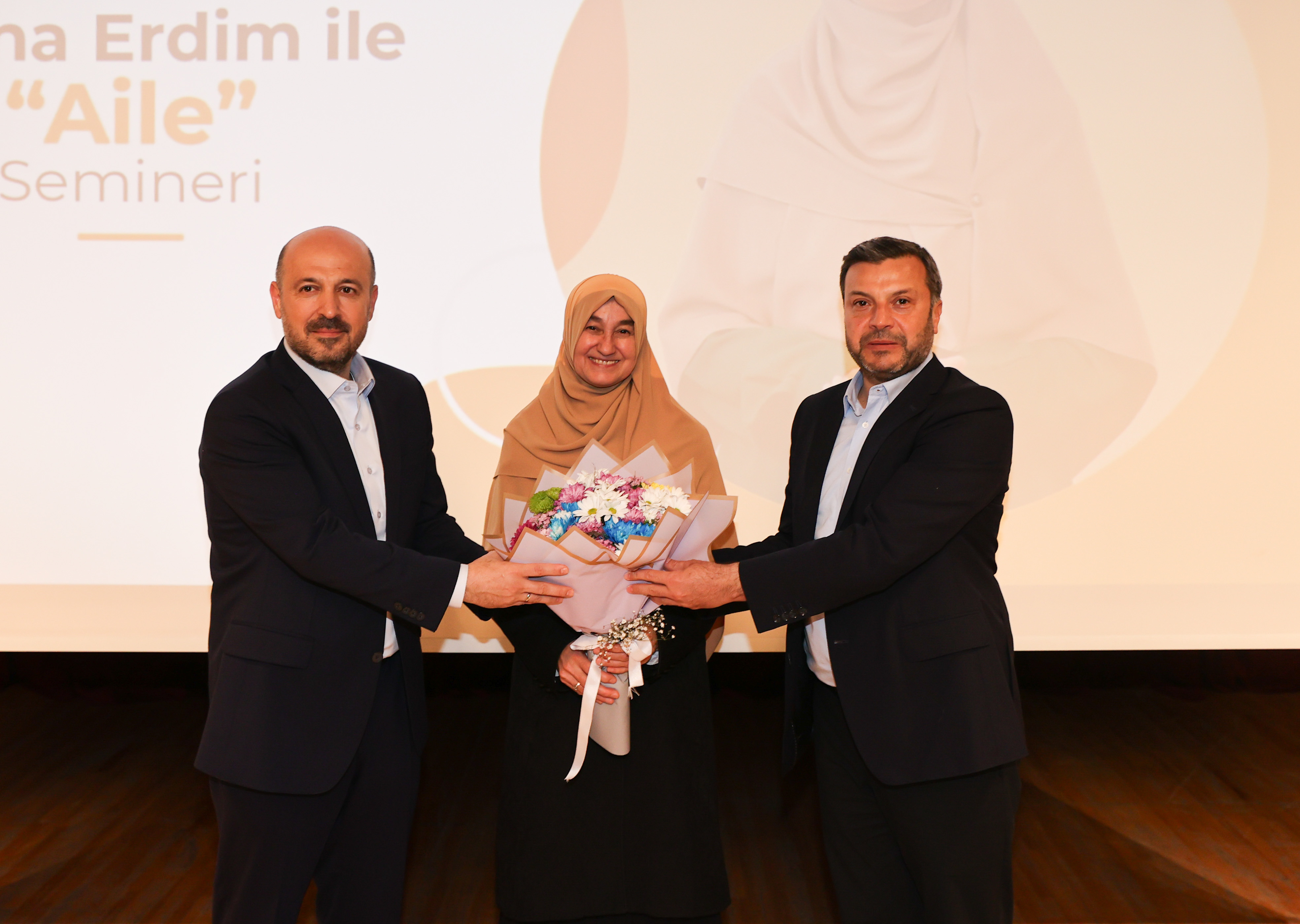 Adanalılar Saliha Erdim Seminerine Yoğun İlgi Gösterdi