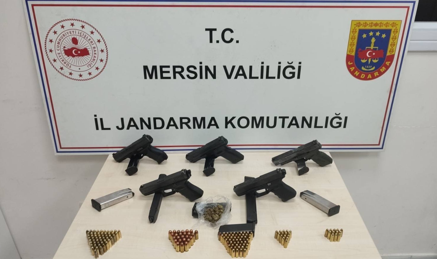Silah Tacirleri Operasyonla Yakalandı