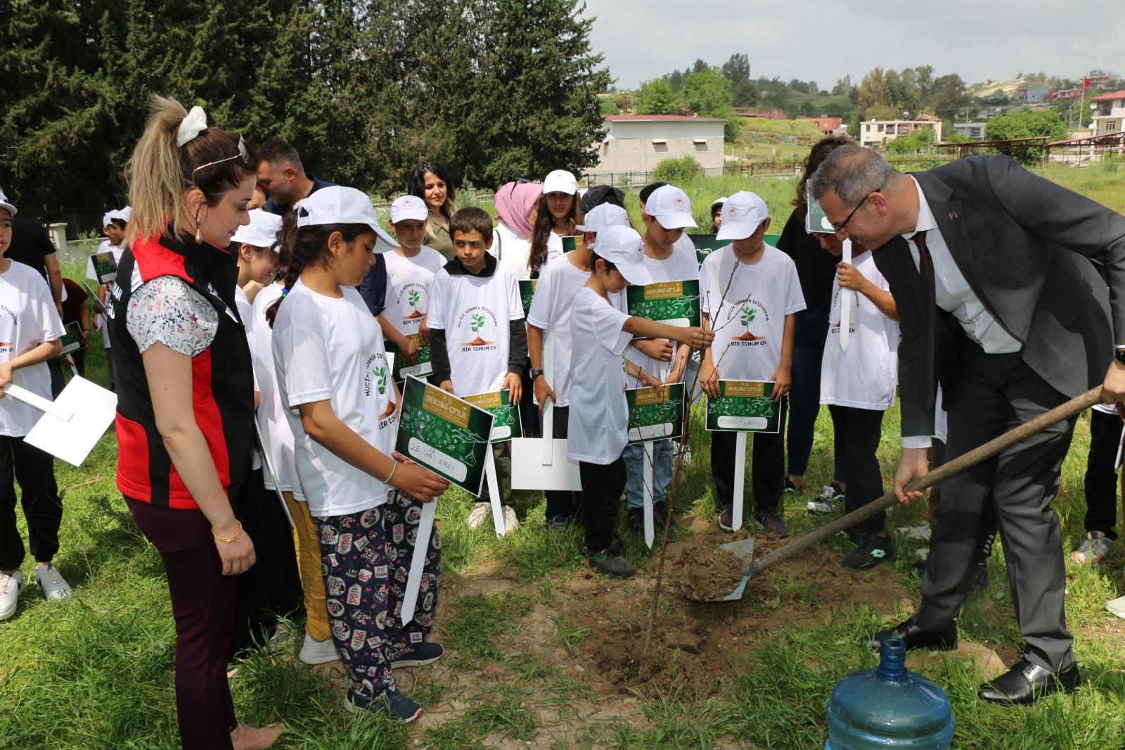 Öğrenciler Tarımı Okul Çiftliğinde Öğreniyor