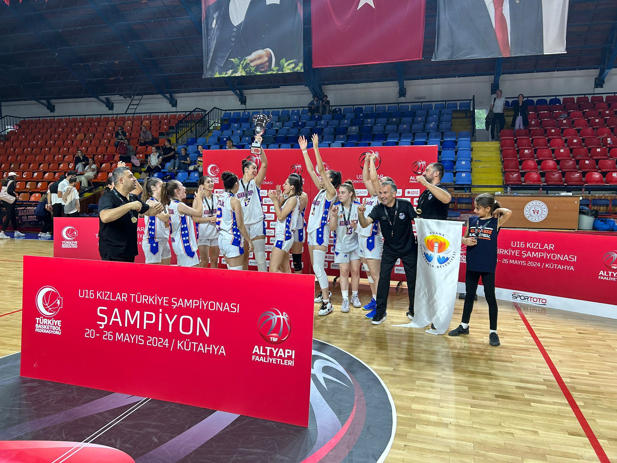 ABB U16 Kız Basketbol Takımı Türkiye Şampiyonu