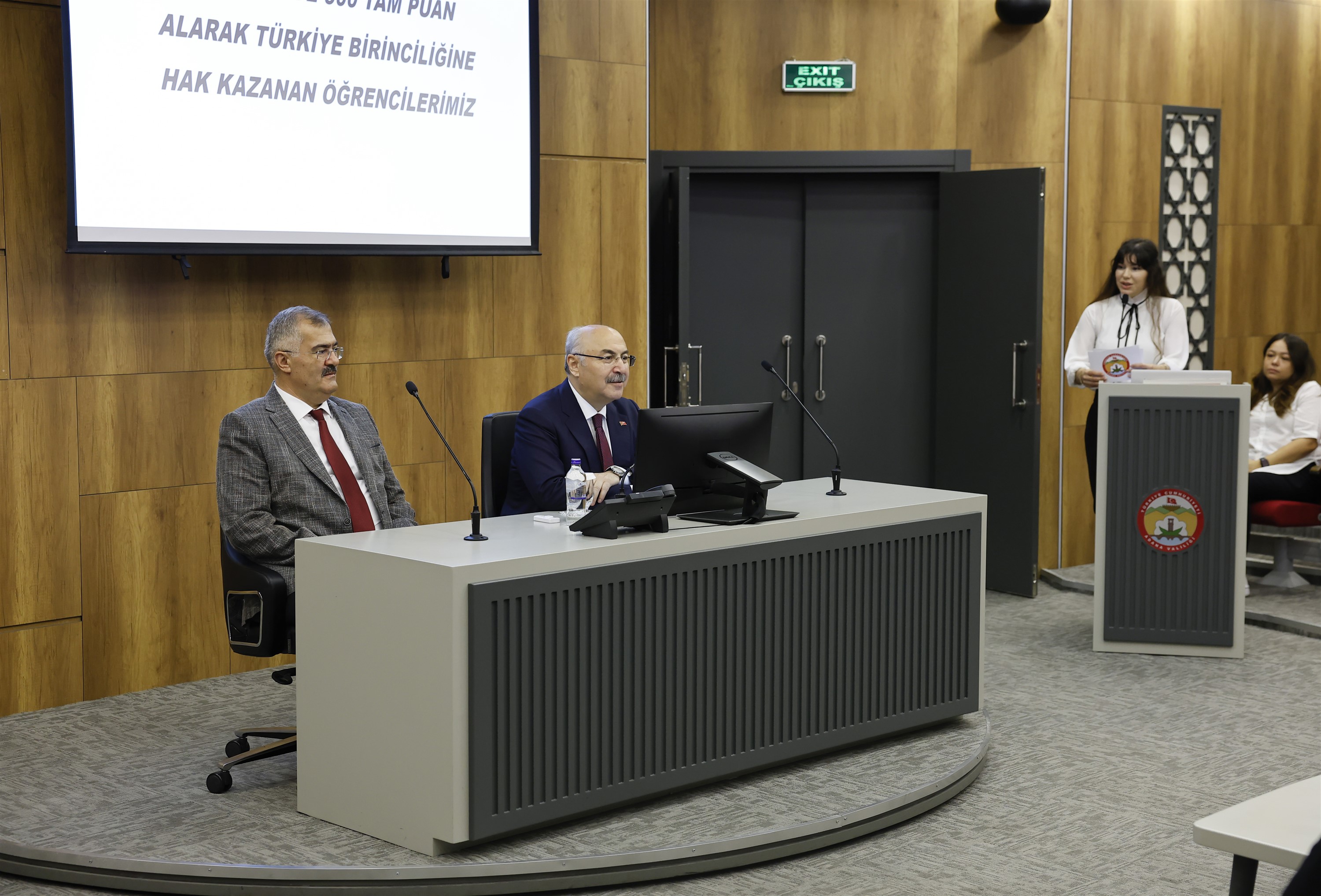 Vali Köşger LGS Sınavında Tam Puan Alan Öğrencileri Misafir Etti