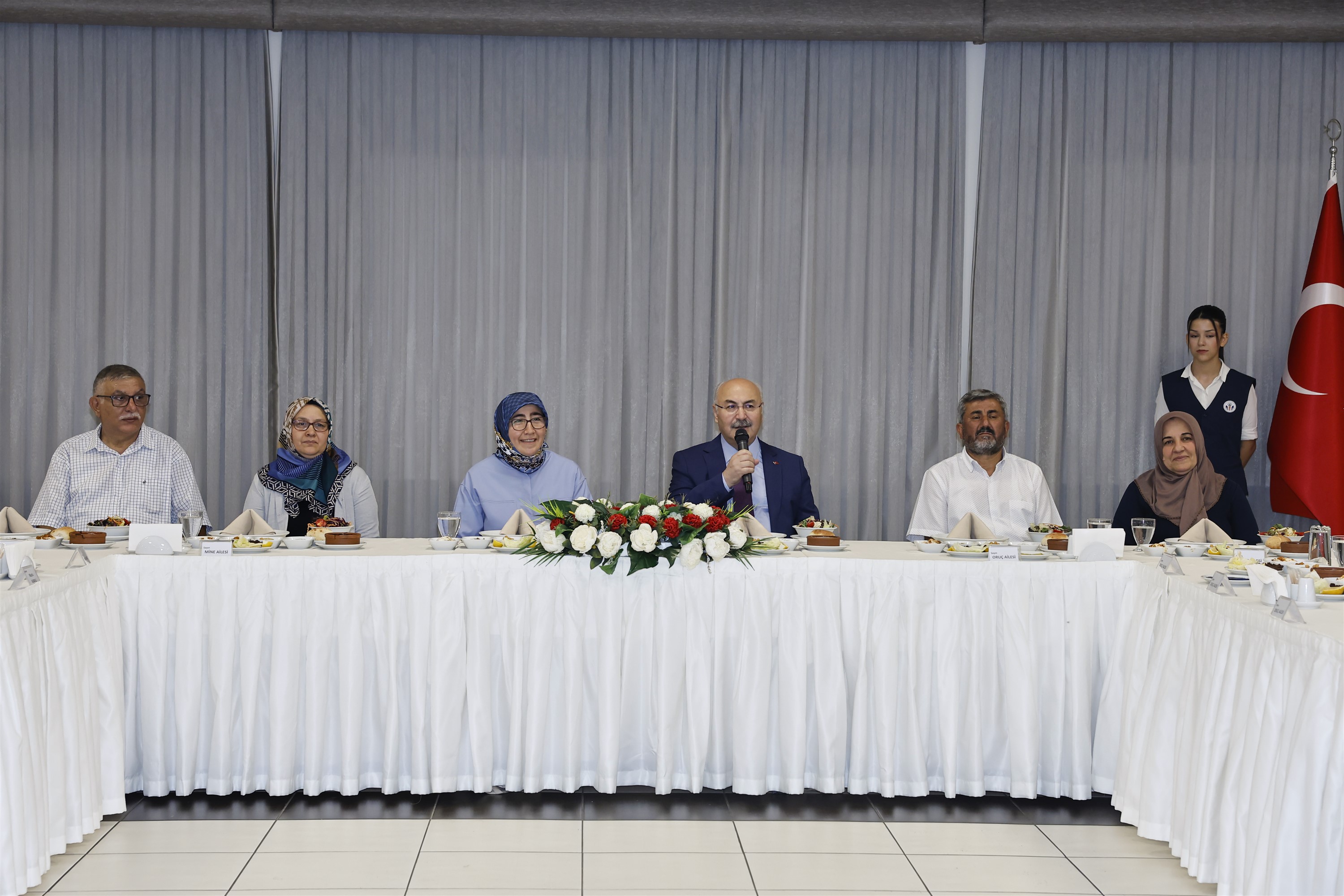 Vali Köşger, Şehit Aileleri ve Gazilerin Yemek Programına Katıldı