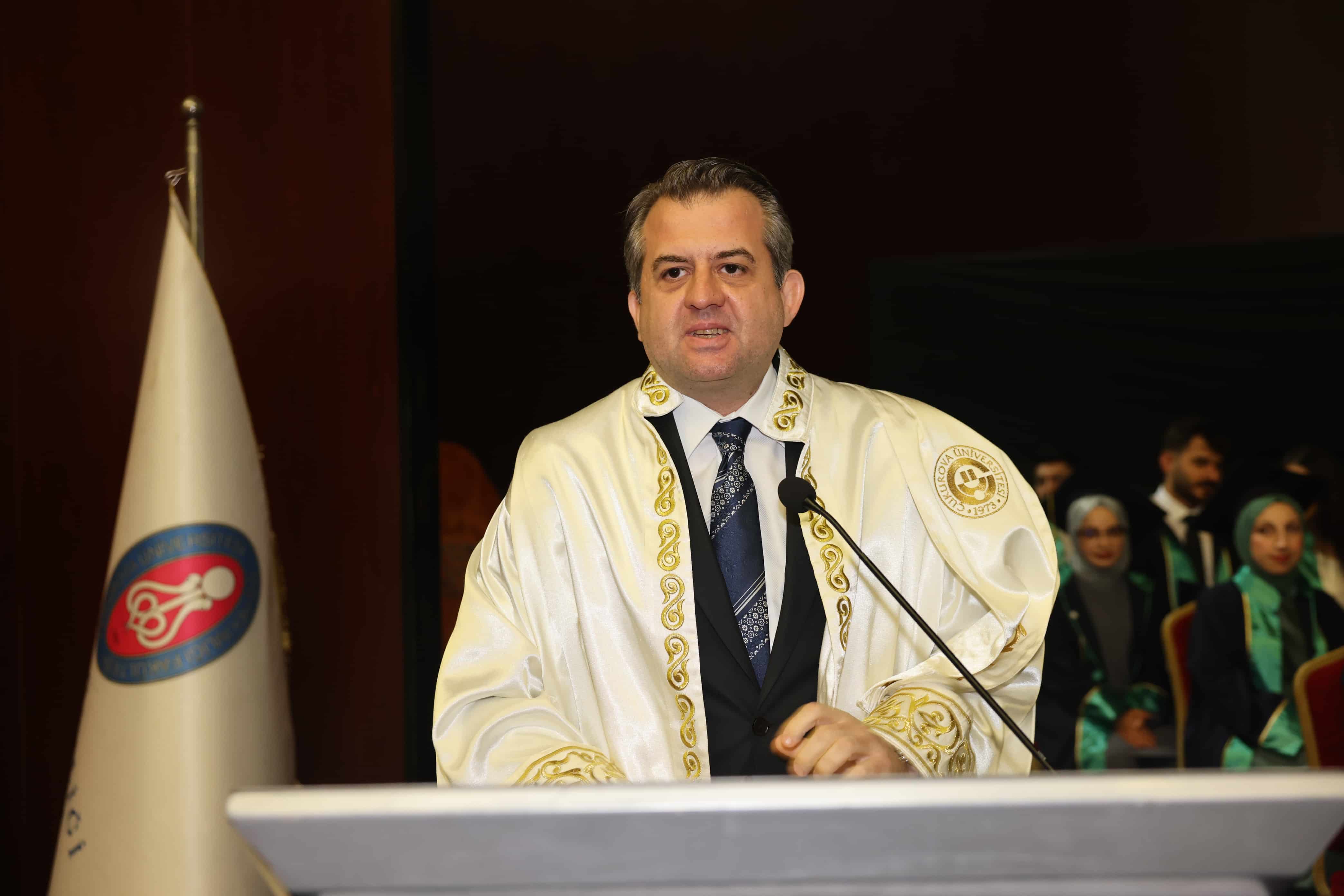 ÇÜ Diş Hekimliği Fakültesi Yeni Mezunlarını Uğurladı