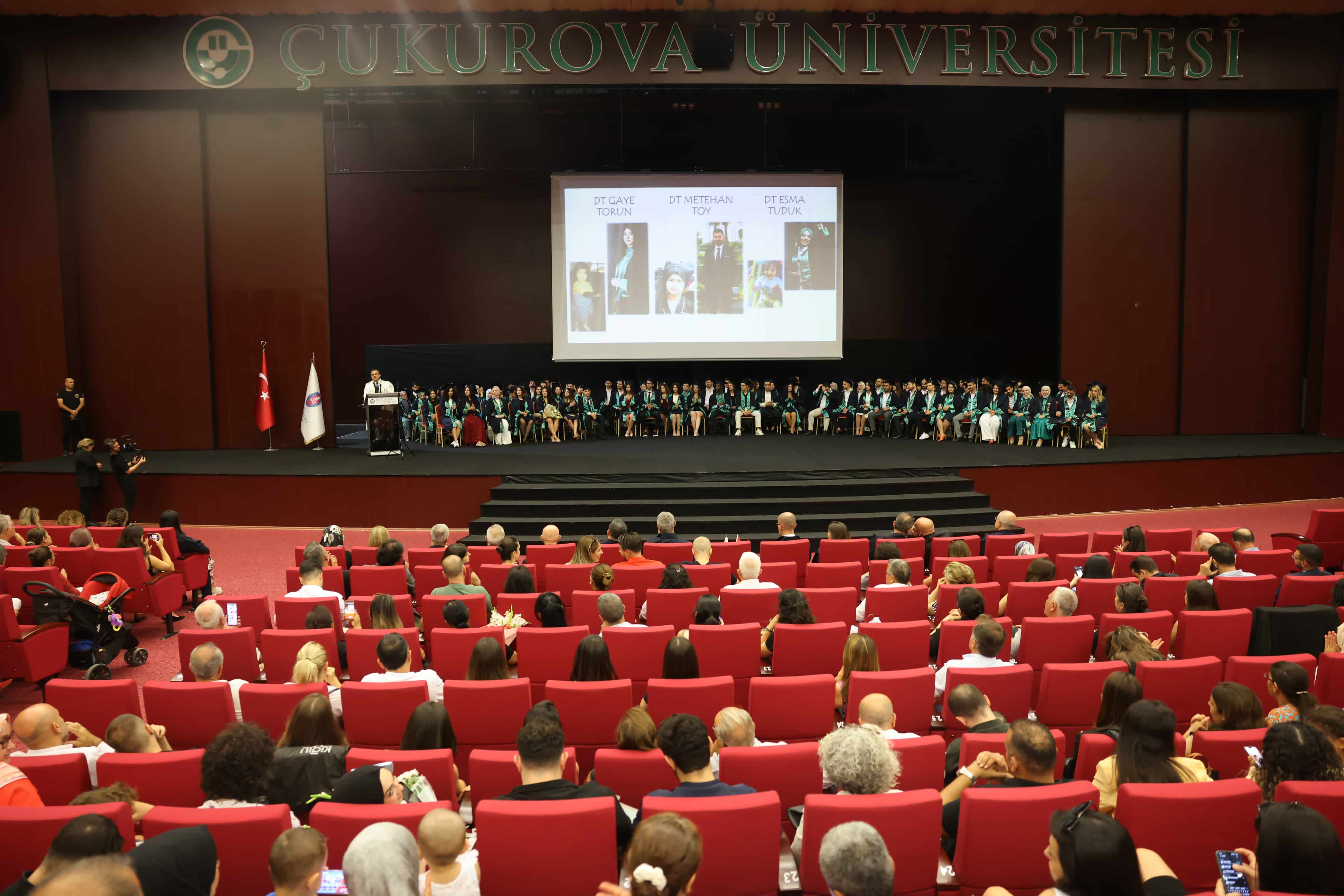 ÇÜ Diş Hekimliği Fakültesi Yeni Mezunlarını Uğurladı