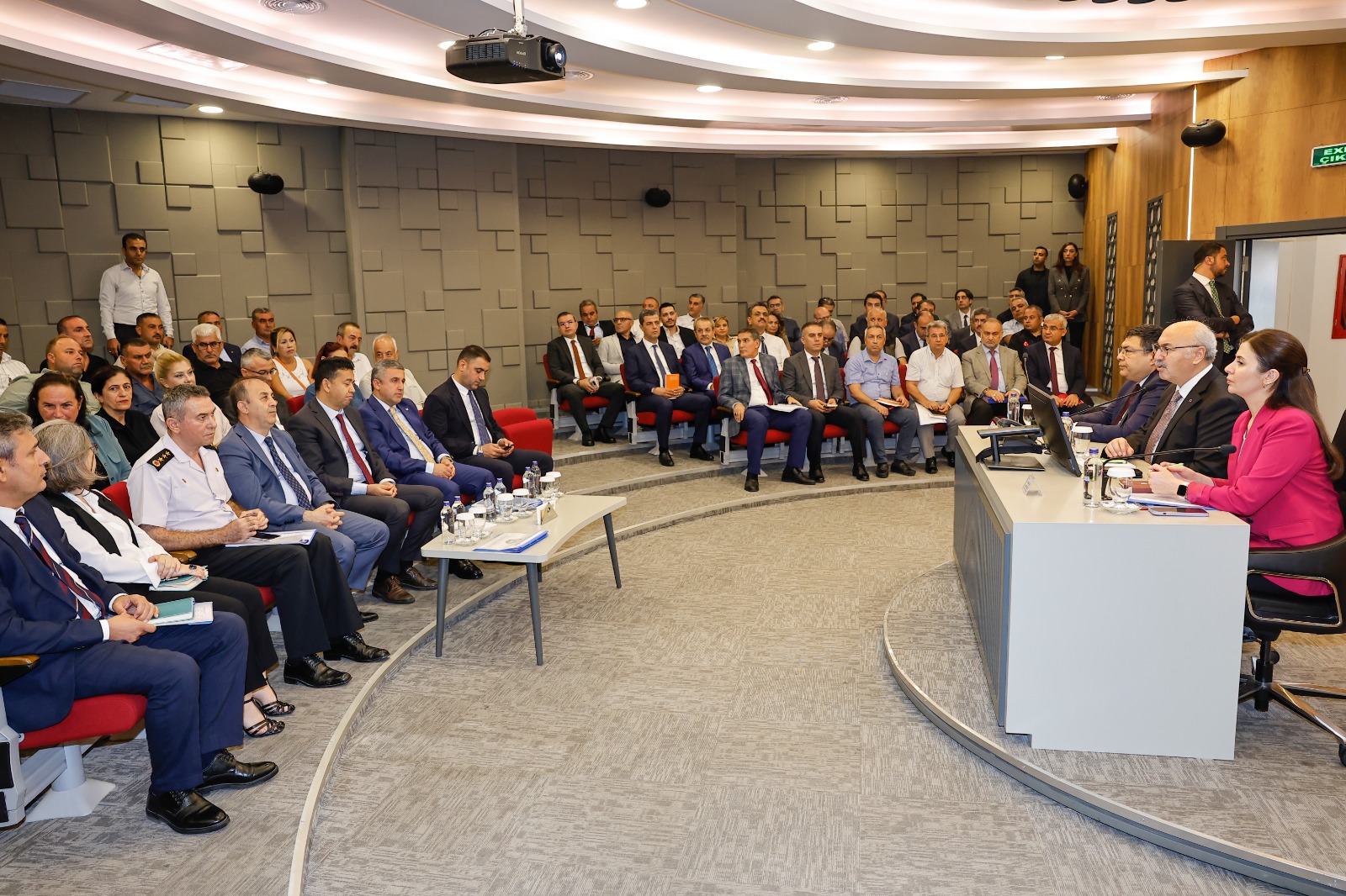 Vali Köşger Çukurova İlçesinin Muhtarlarıyla Bir Araya Geldi
