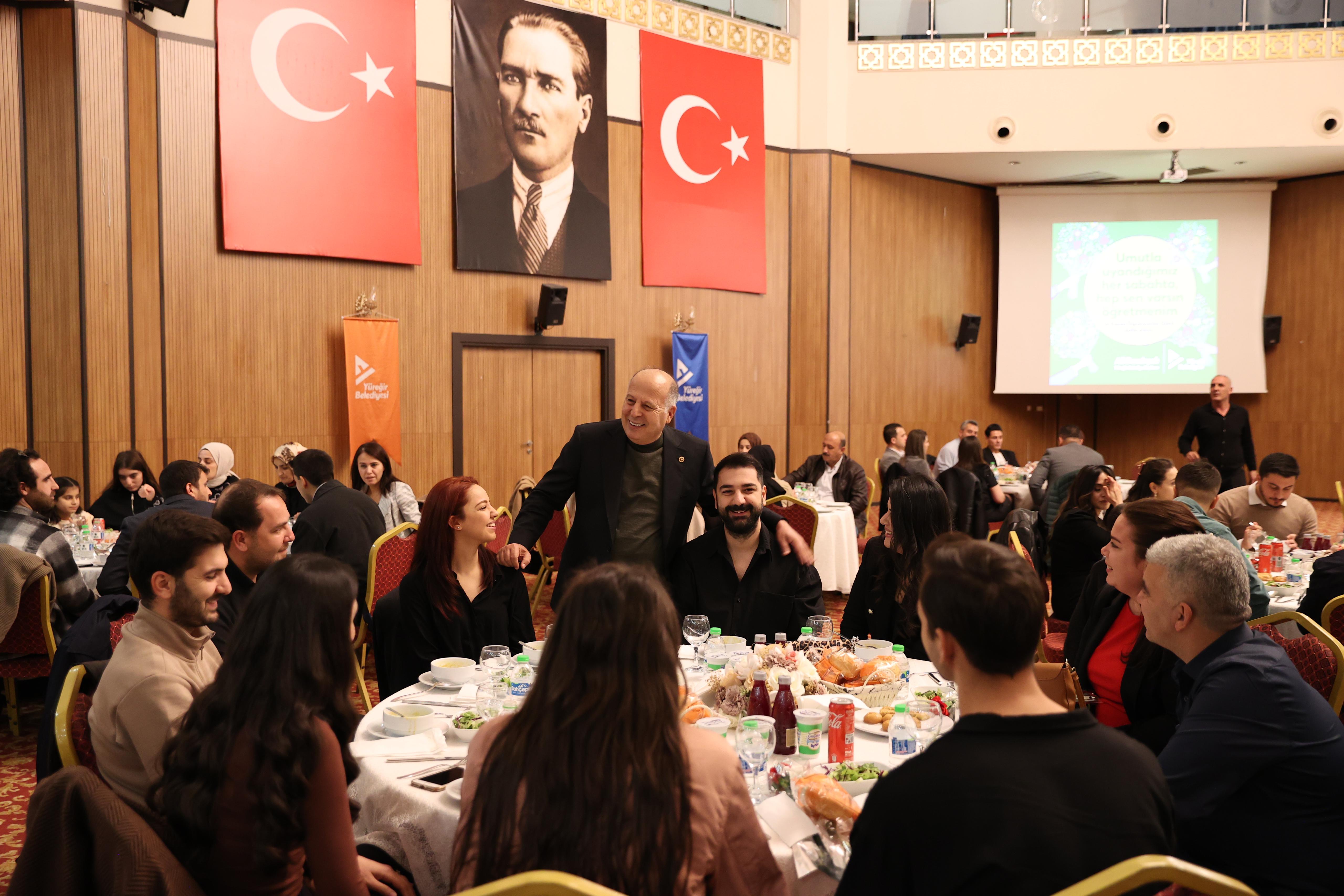 Yüreğir’de Öğretmenler Günü Coşkuyla Kutlandı