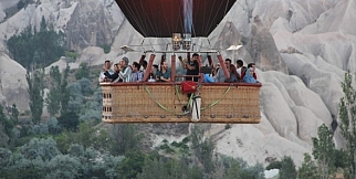 Kapadokya’da turistlerin balon ilgisi