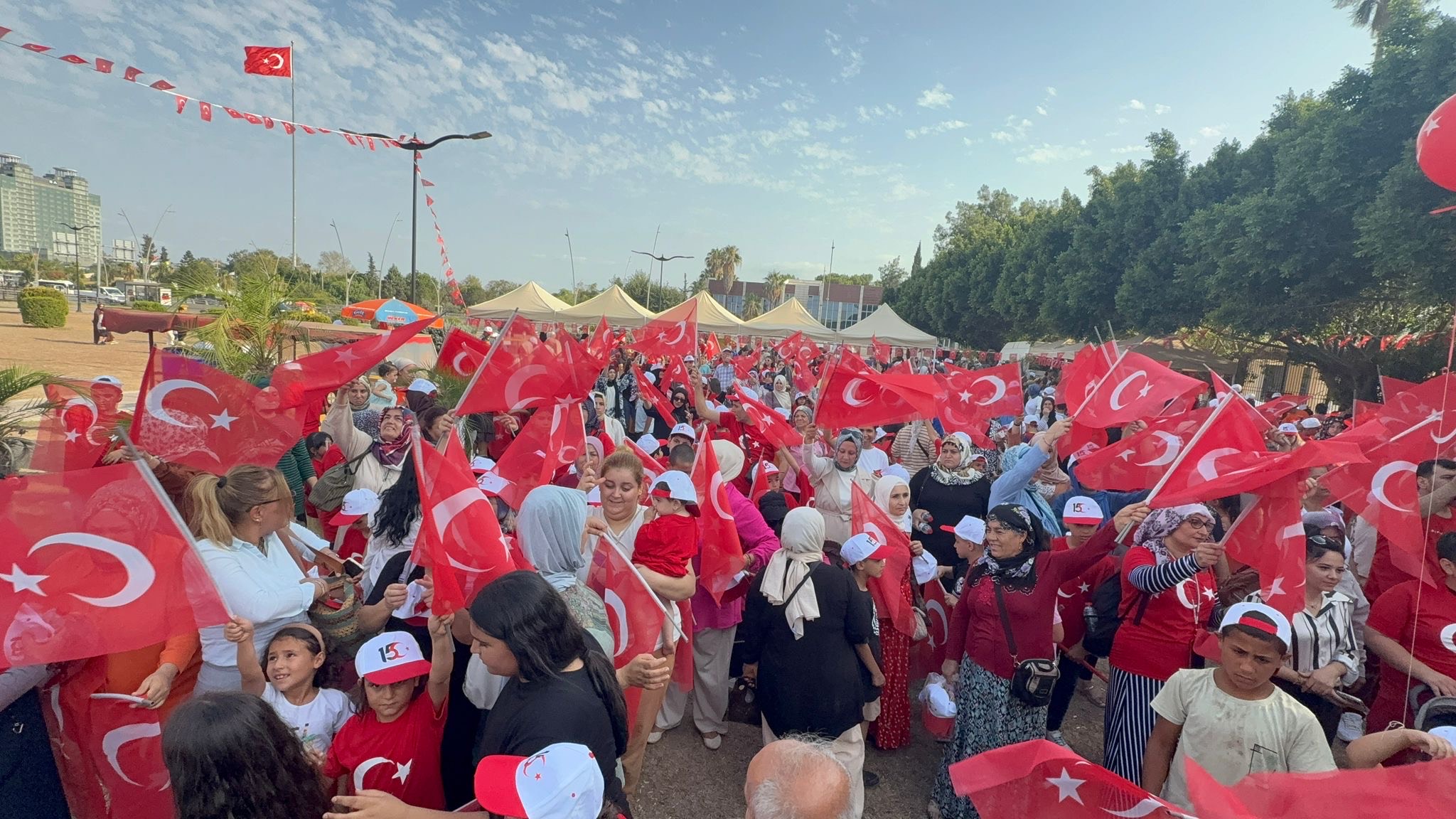“O Geceyi Unutma, Bir Umut Uçur” Etkinliğiyle 15 Temmuz Ruhu Gökyüzüne Taşındı-1