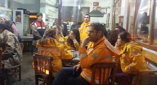 1 dağcı öldü, 19 dağcı mahsur kaldı