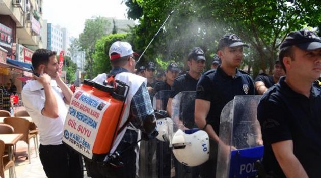 Polislere gül suyu