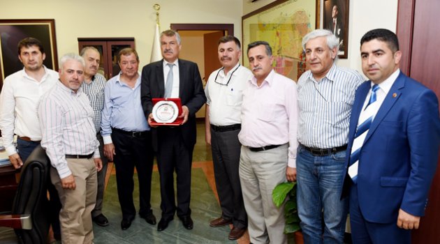 1 Mayıs Tertip Komitesi’nden Karalar’a teşekkür plaketi