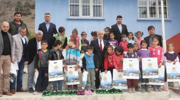 100 Köy Okuluna 100 Kütüphane