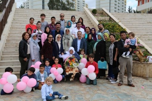 110 yaşındaki Fatma anneye sürpriz Anneler Günü kutlaması