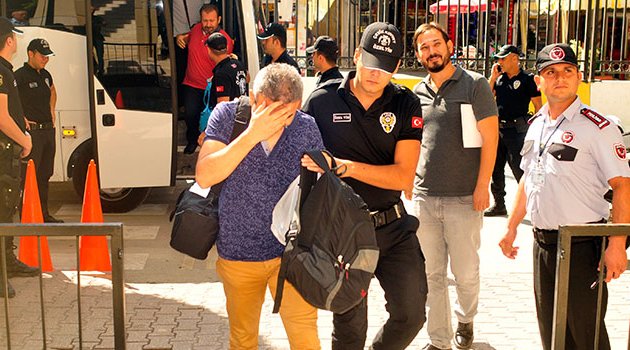 12 FETÖ zanlısı adliyede