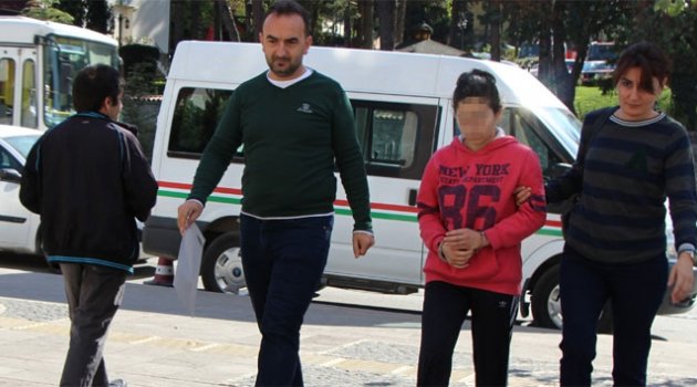 18 günlük bebeğini duvarlara çarparak öldürdü
