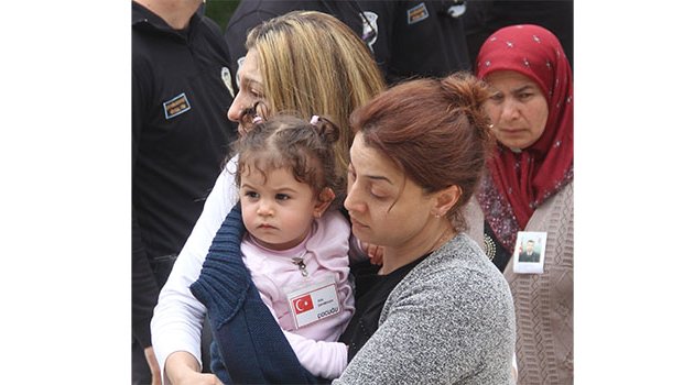 19 aylık şehit kızından en acı uğurlama