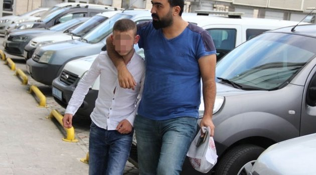 19 yaşındaki genç bıçaklı saldırıya uğradı