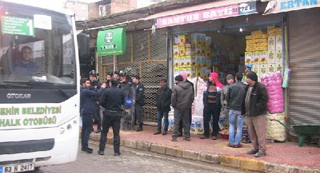2 işyerine silahlı saldırı: 2 yaralı