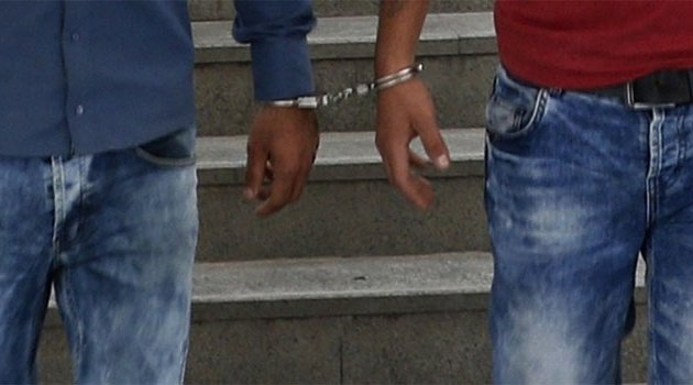 2 kişi örgüt üyesi olduğu iddiasıyla tutuklandı
