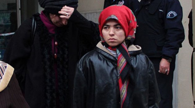 2 kızı yanarak ölen anne aranıyor