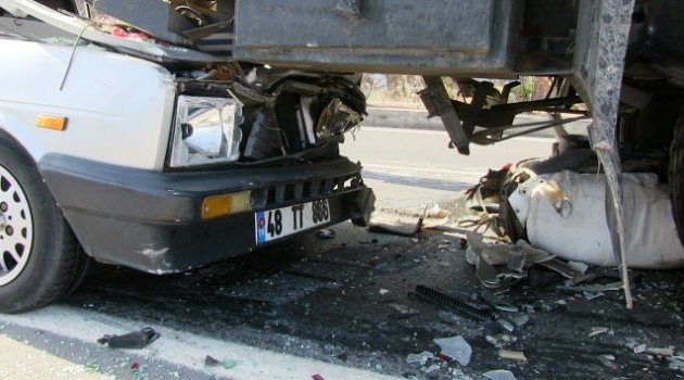 20 araç birbirine girdi: 5 yaralı