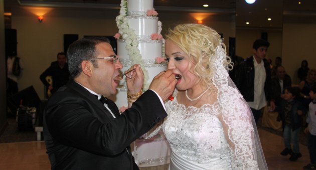 20 yıllık evliliğe ikinci düğün