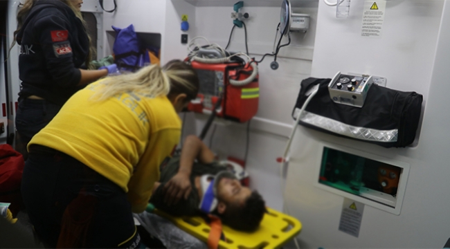 Babasından kaçıp dama çıkan genç aşağı düştü