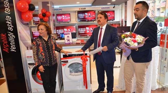 Emekli öğretmenlerin Arçelik hediyesini Mustafa Keleş verdi