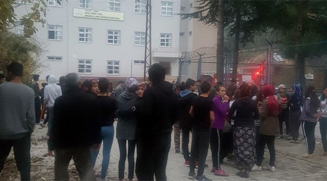 Öğrenci pansiyonunda yangın paniği