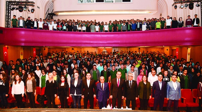 Sözlü gençlerle hayatının  bilinmeyenlerini paylaştı