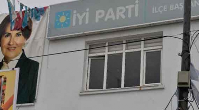 Adana'da İyi Parti ilçe binasına saldırı