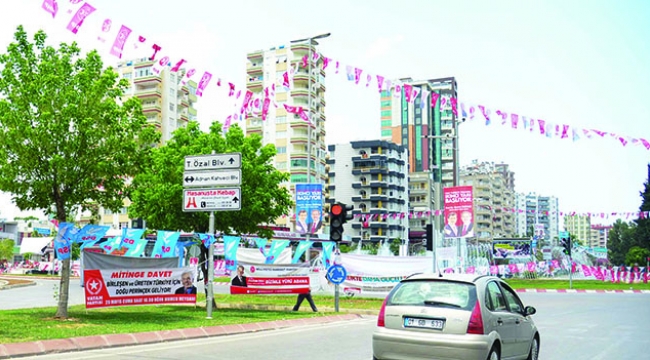 Adana’da pankart ve afiş kirliliğine taviz yok