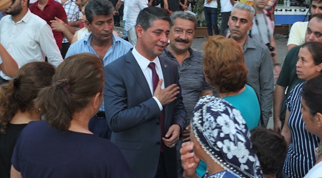 Halk Şehmus Uçar'ı bağrına basıyor