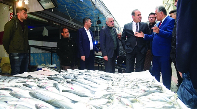 Başkan Sözlü’den balıkçılar pazarına ziyaret